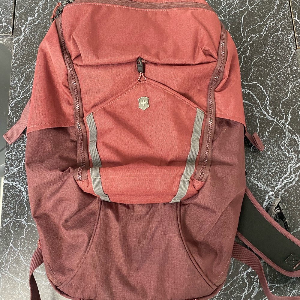 Victorianox Maroon Pack